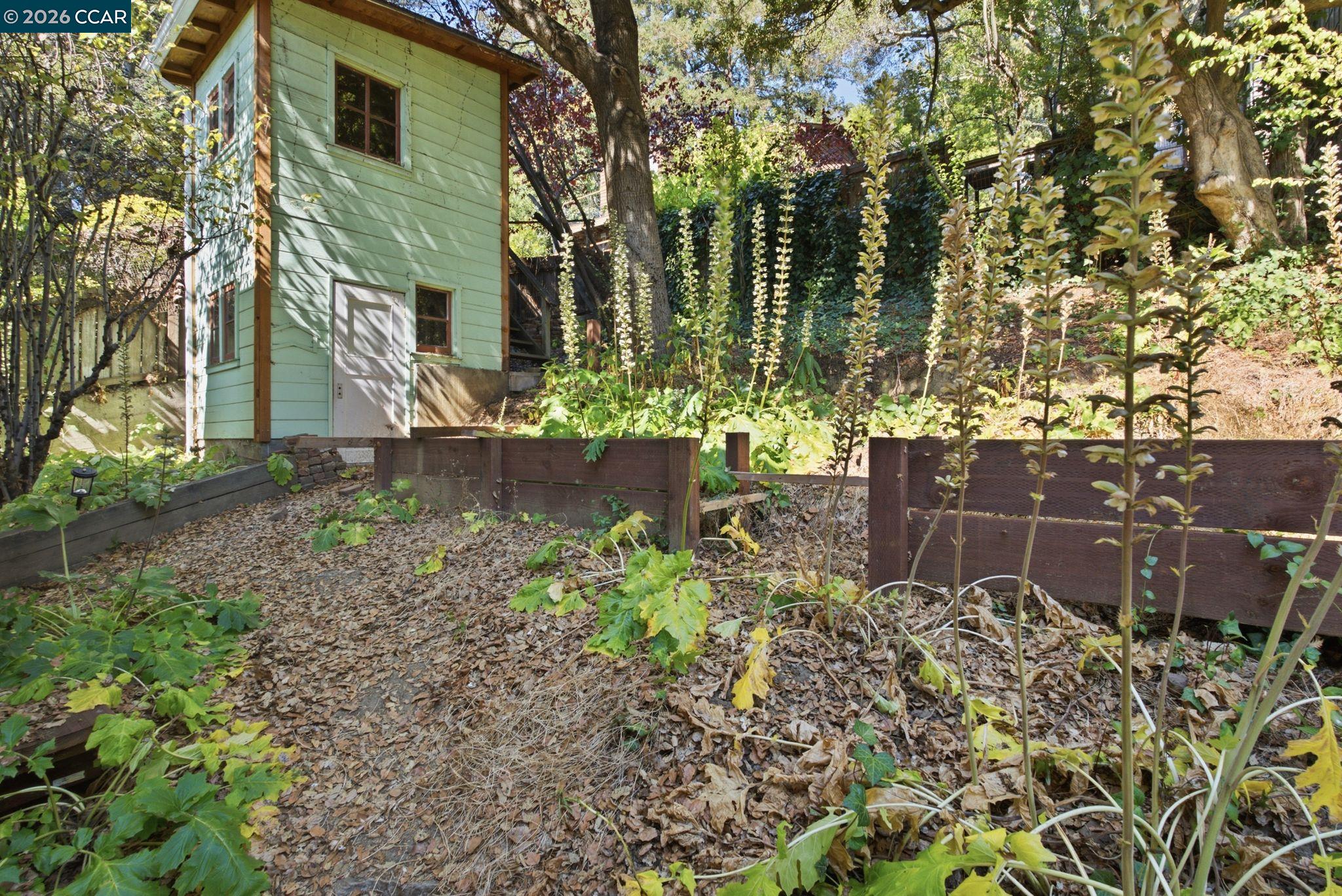 1683 La Loma Ave
