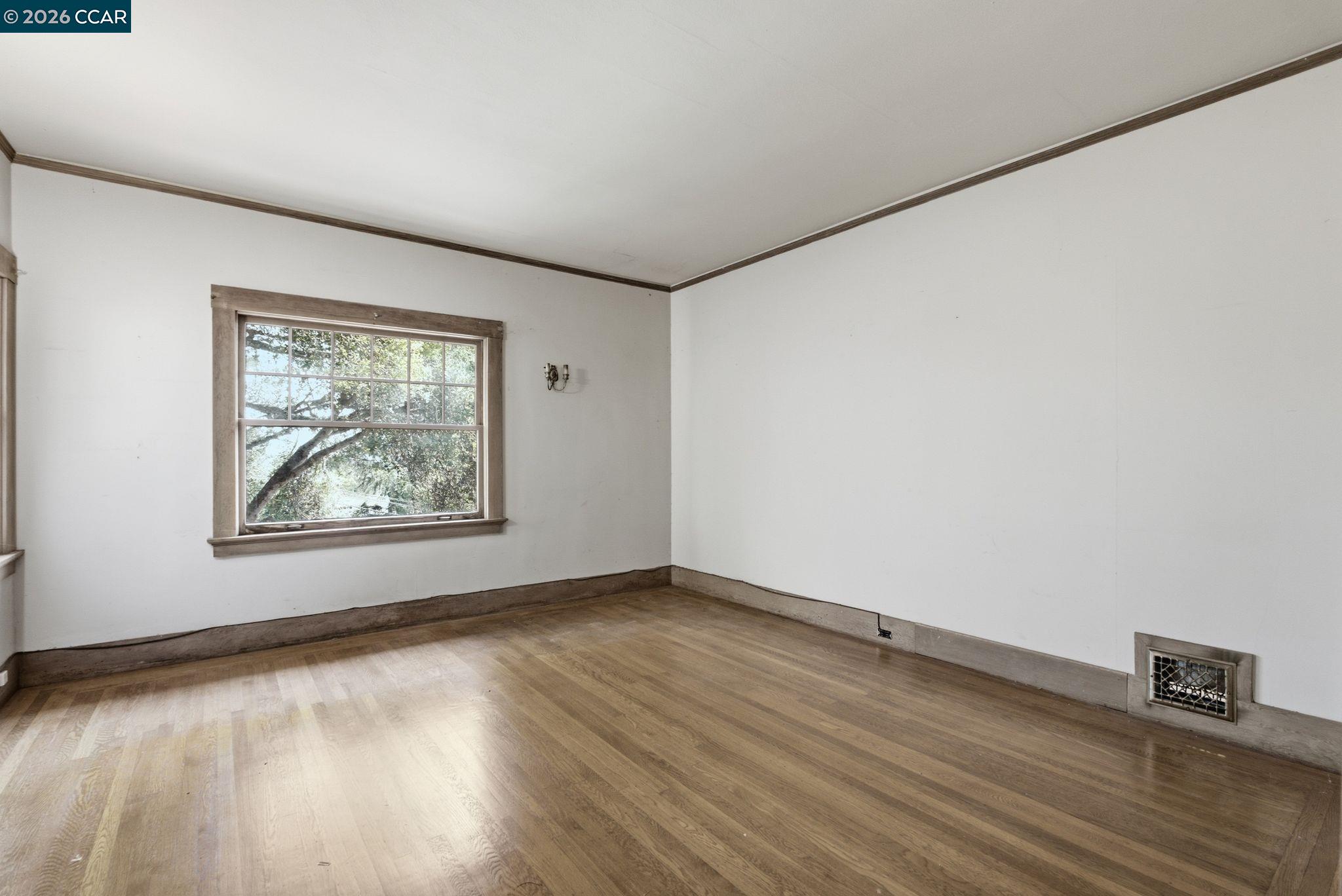 1683 La Loma Ave