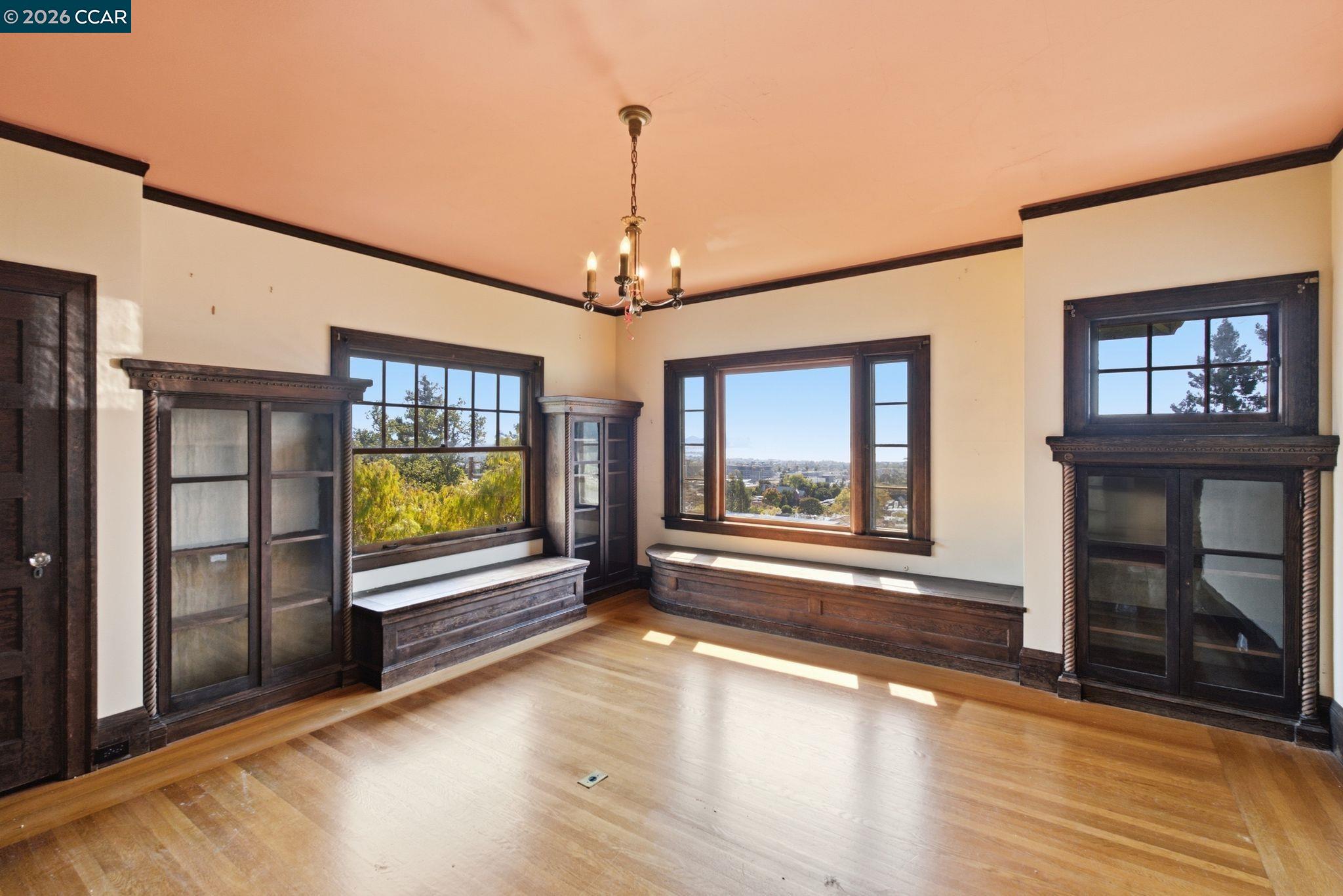 1683 La Loma Ave