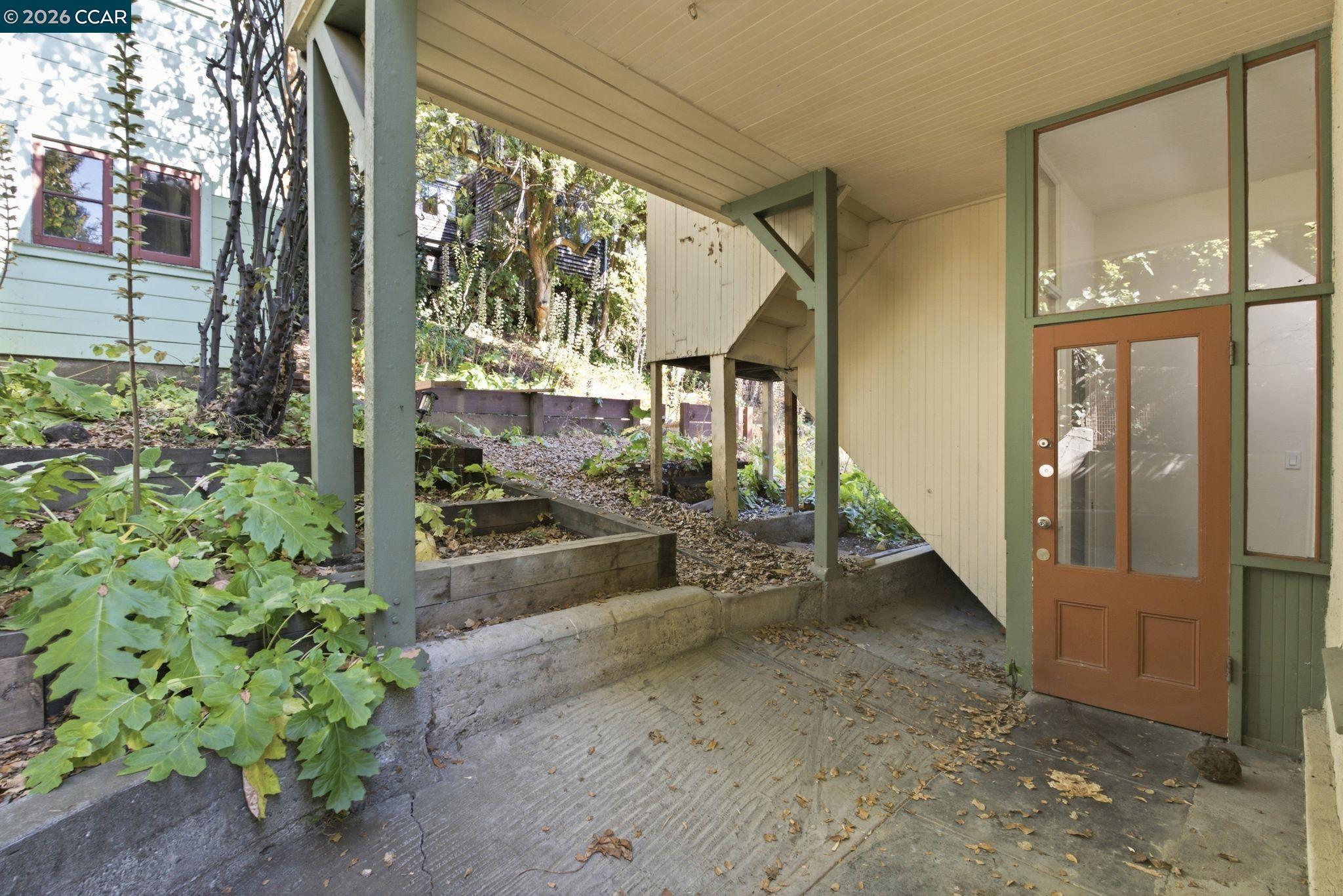 1683 La Loma Ave