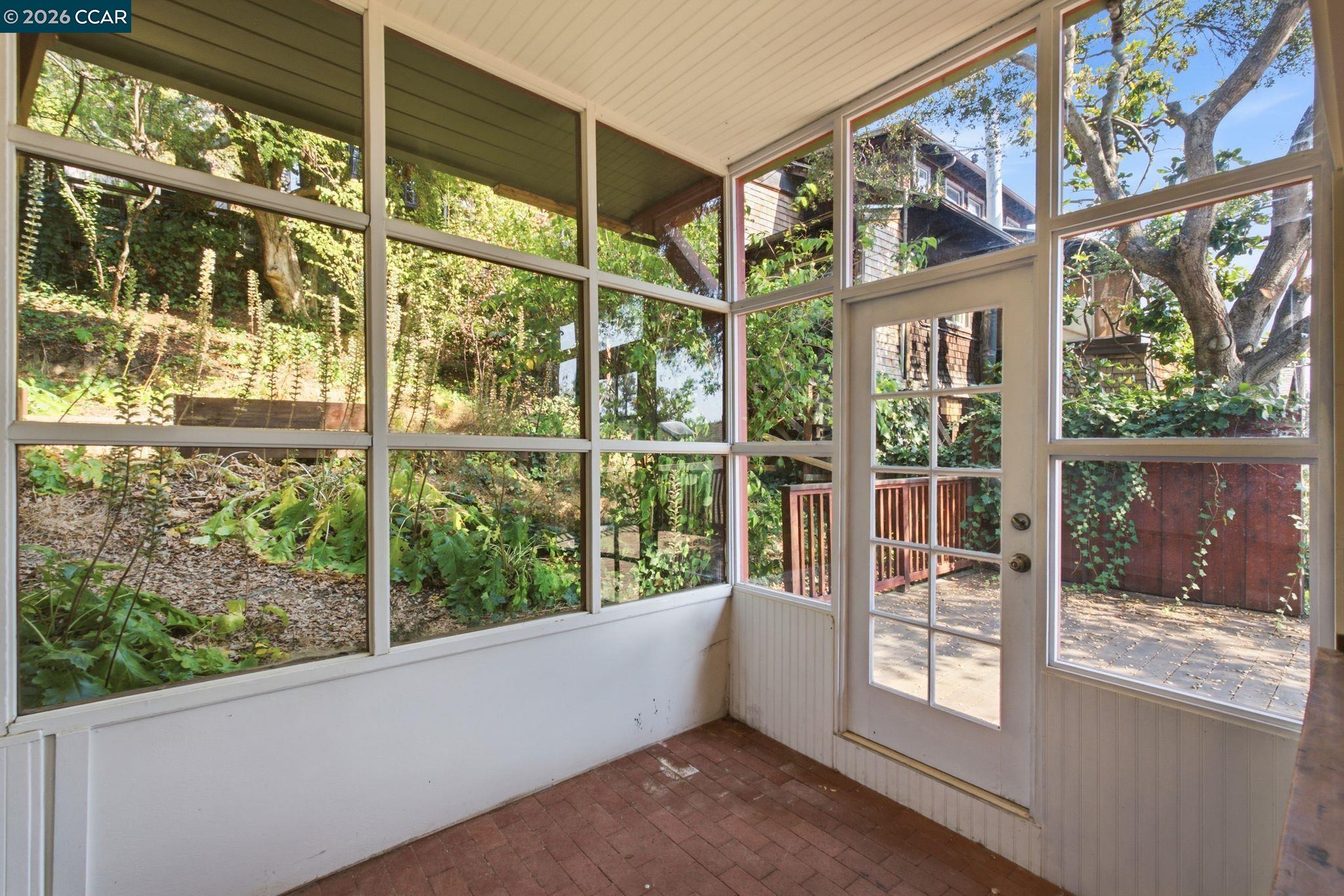 1683 La Loma Ave