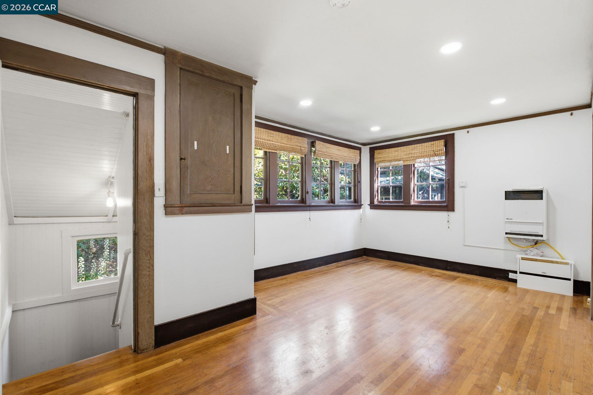 1683 La Loma Ave