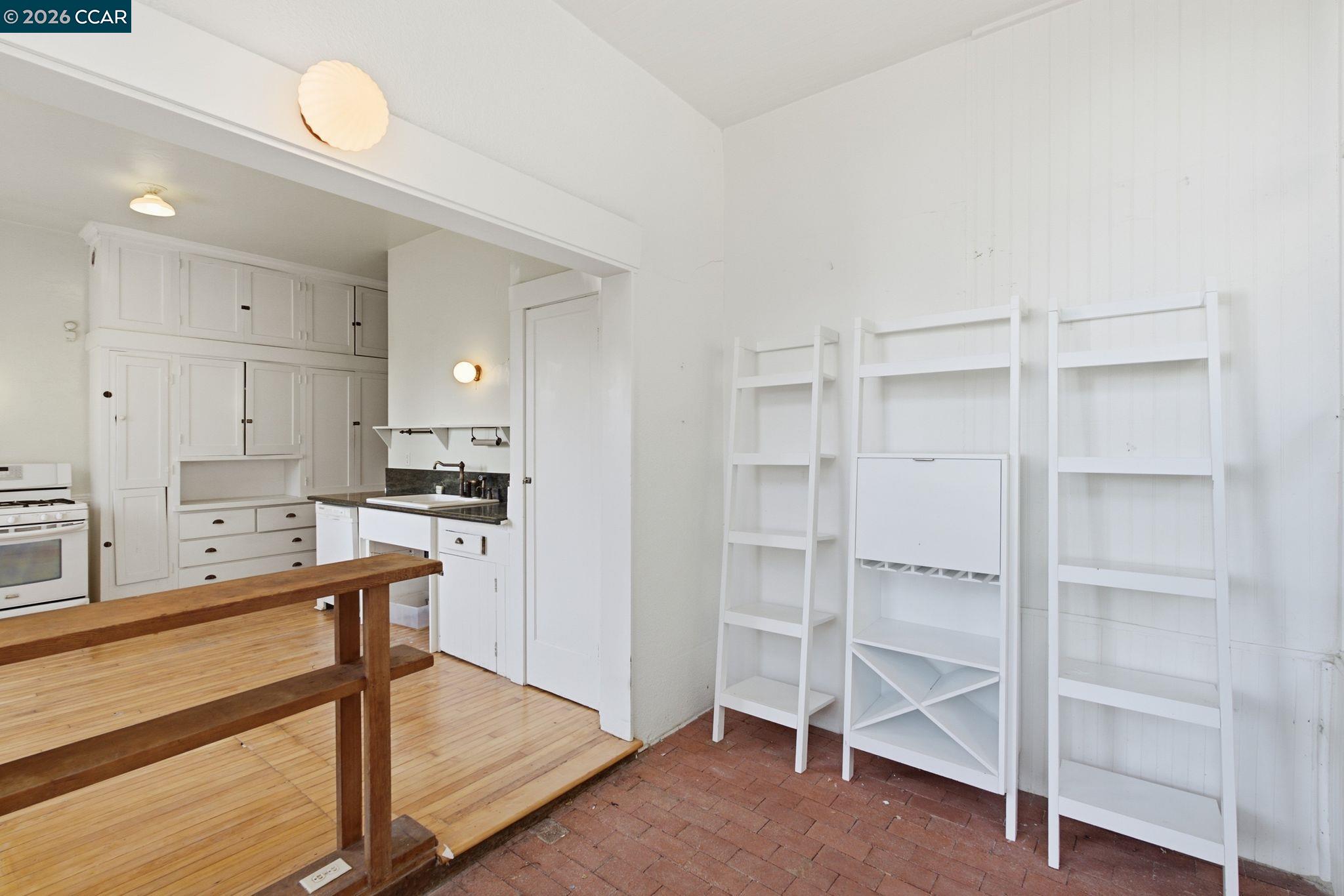 1683 La Loma Ave