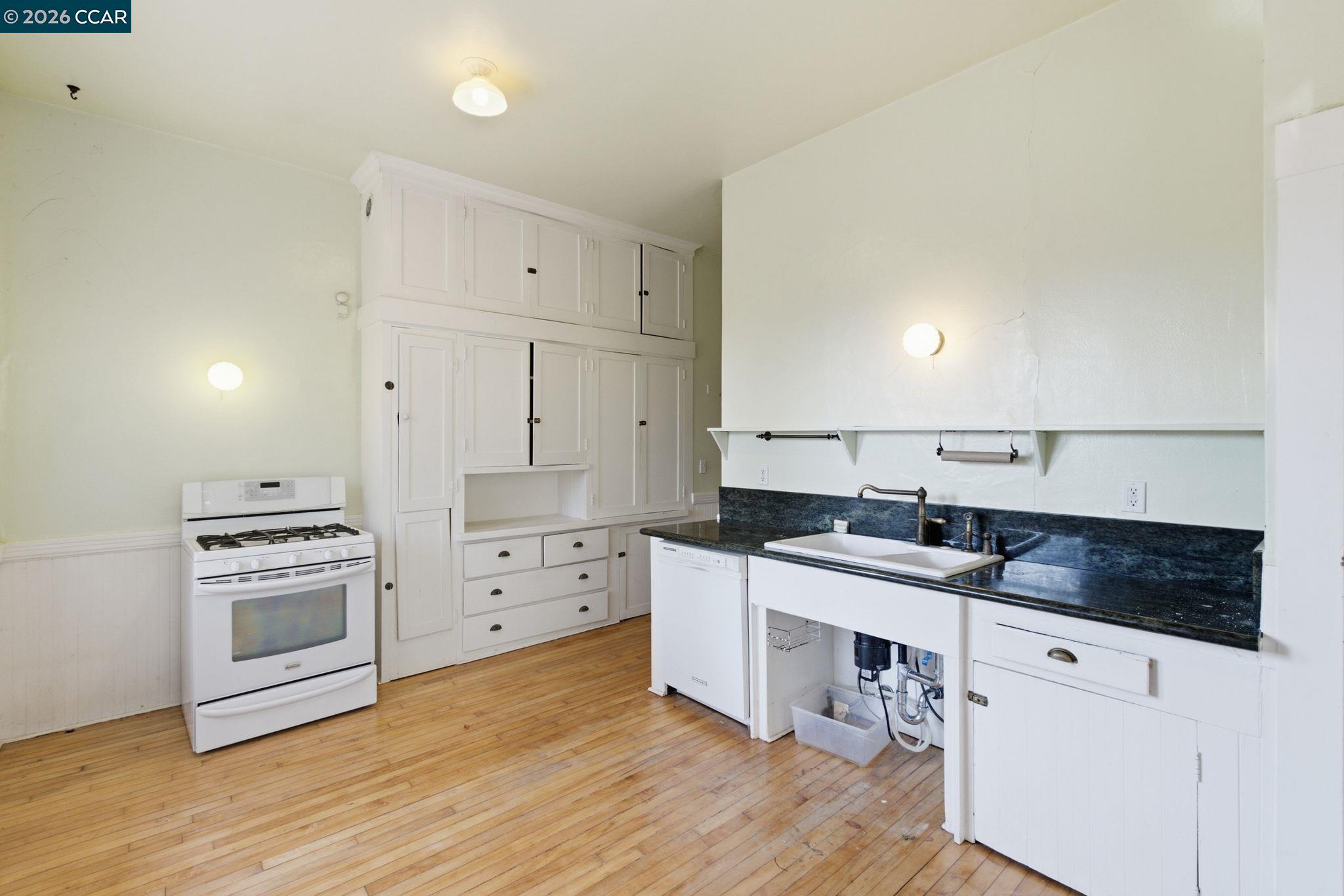 1683 La Loma Ave