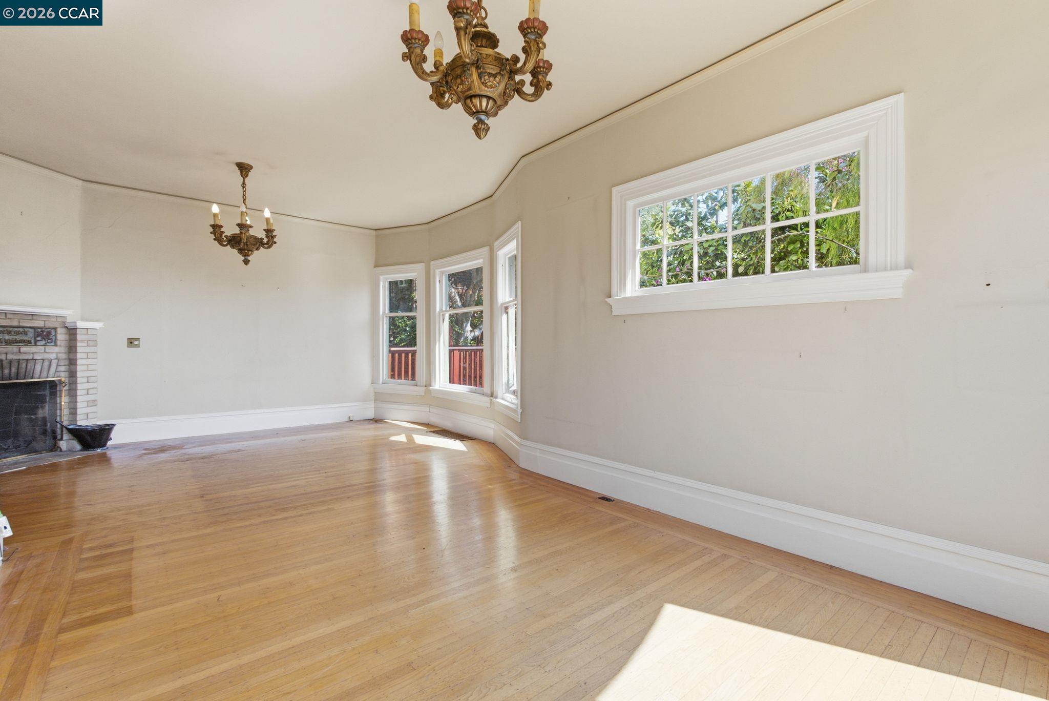 1683 La Loma Ave