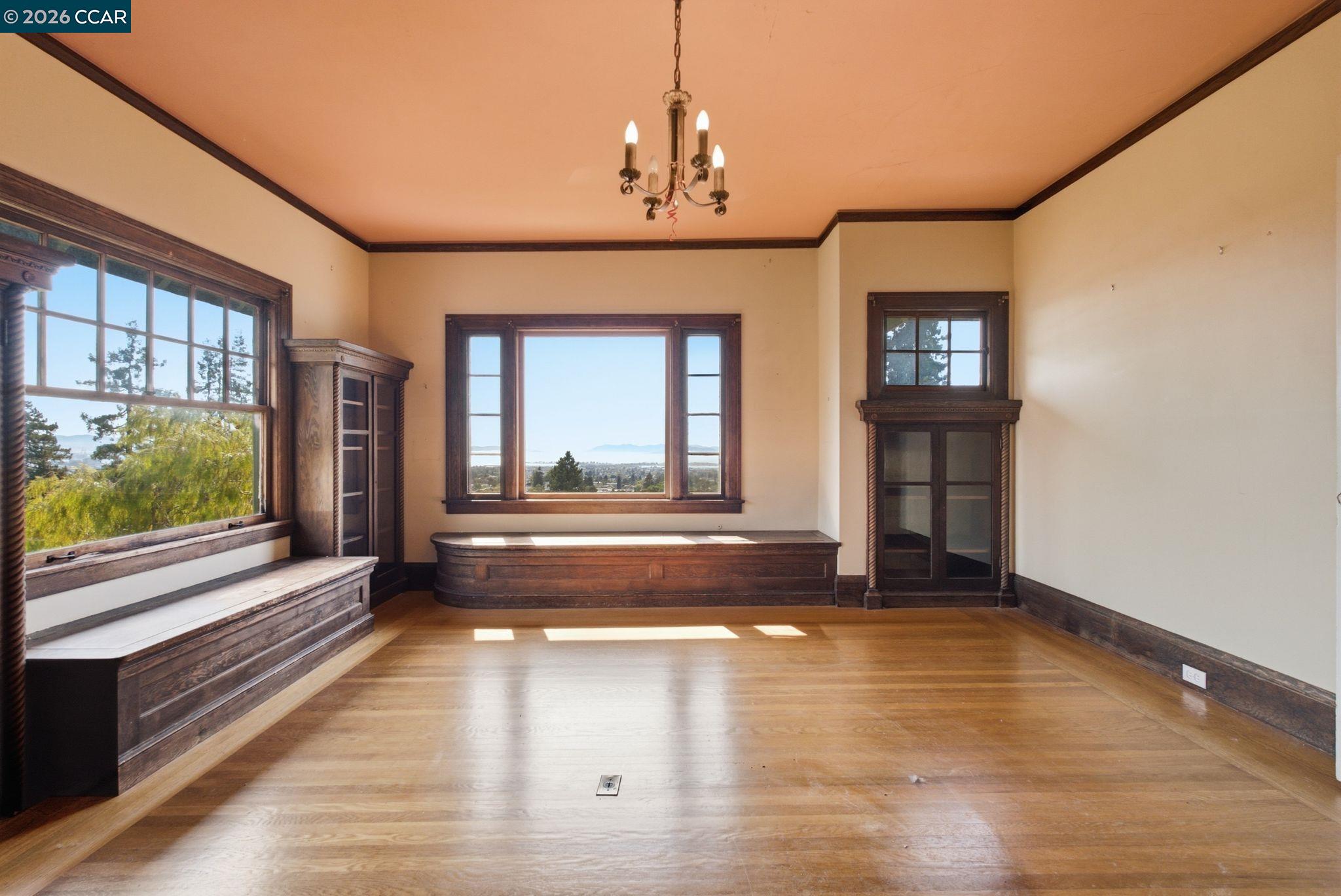 1683 La Loma Ave