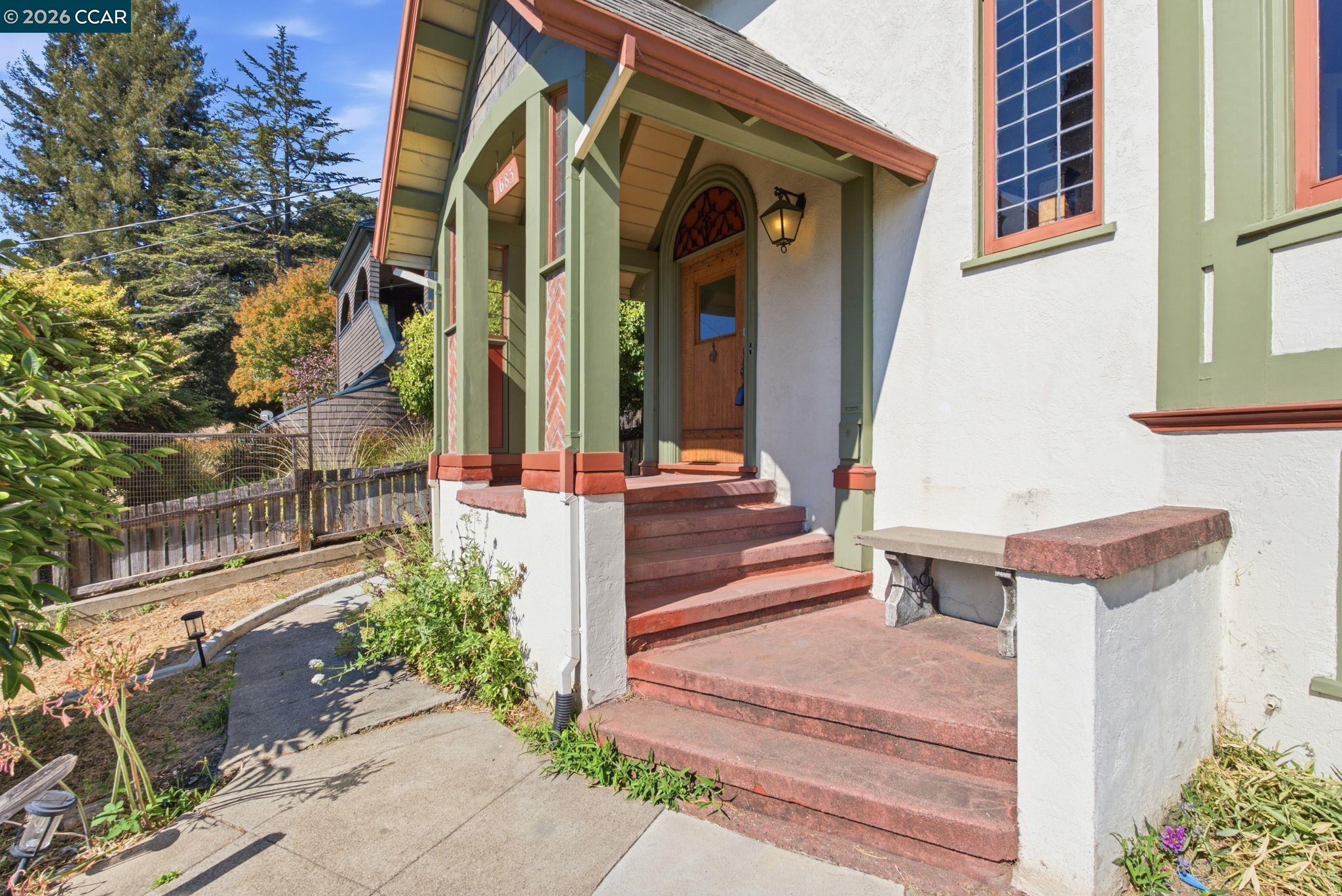 1683 La Loma Ave