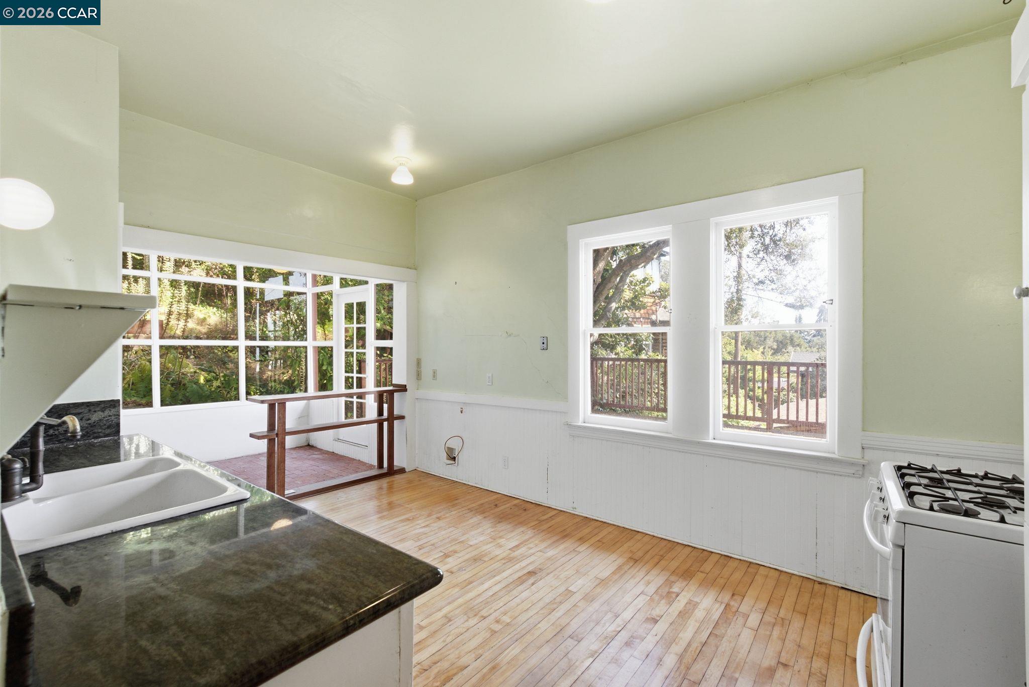 1683 La Loma Ave