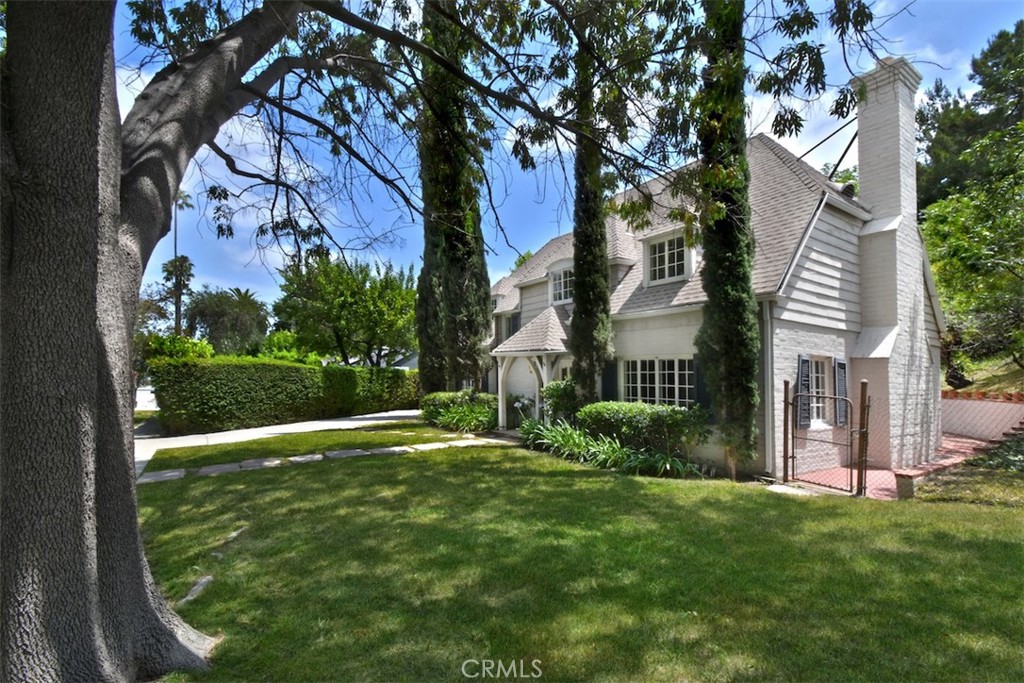 4312 Noble Avenue