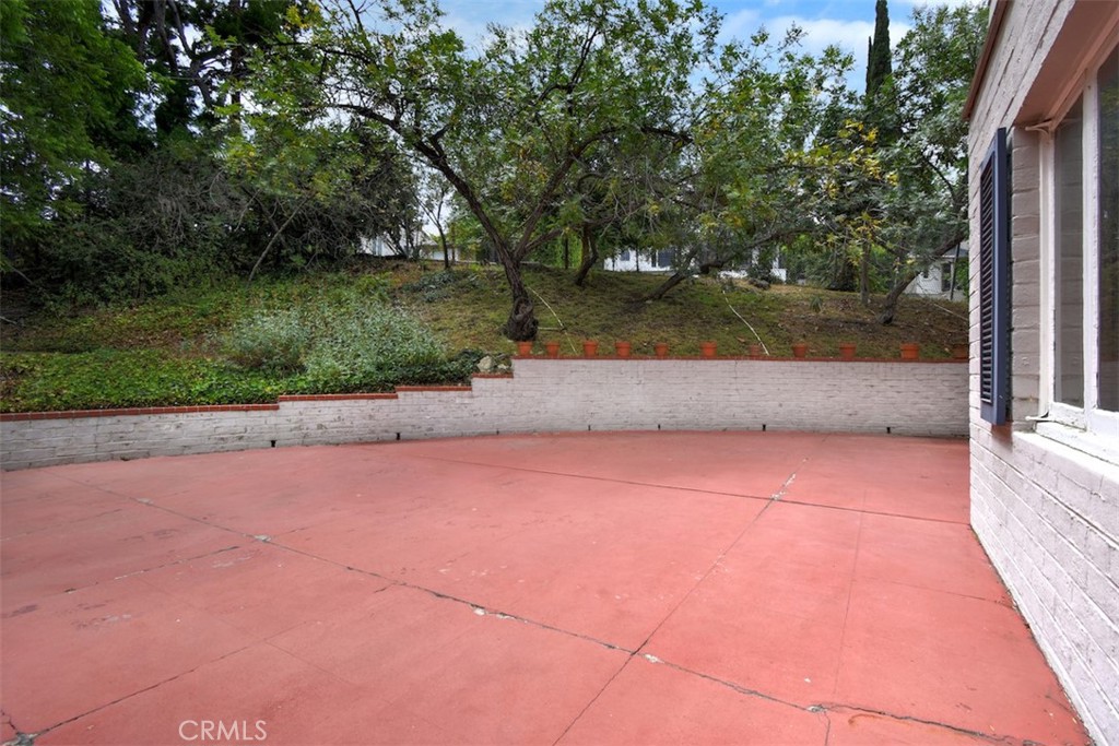4312 Noble Avenue