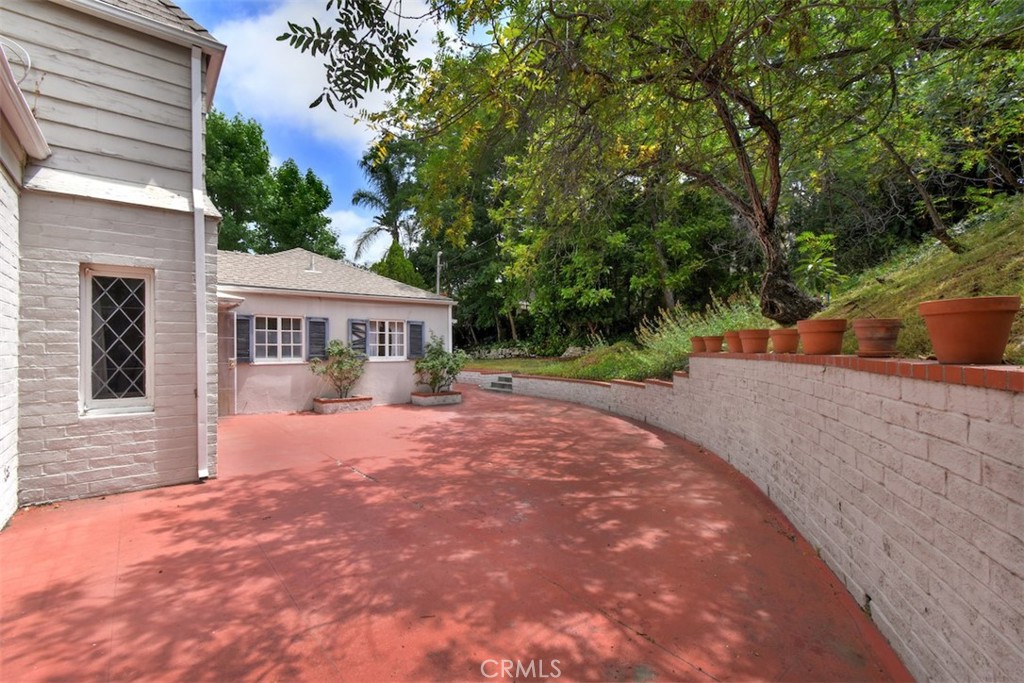 4312 Noble Avenue