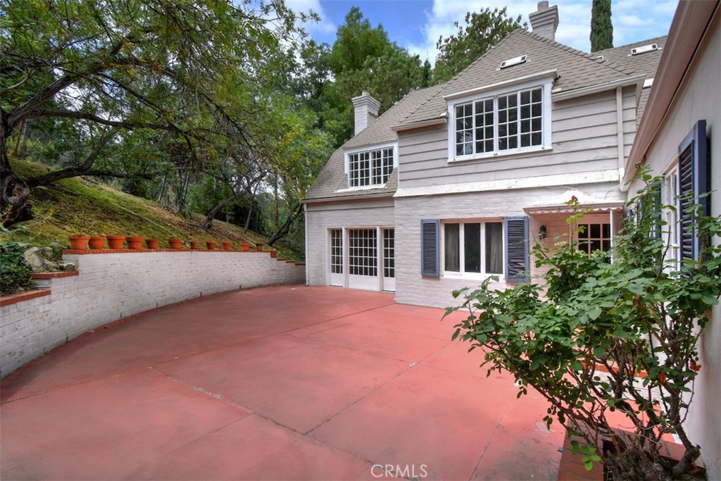 4312 Noble Avenue