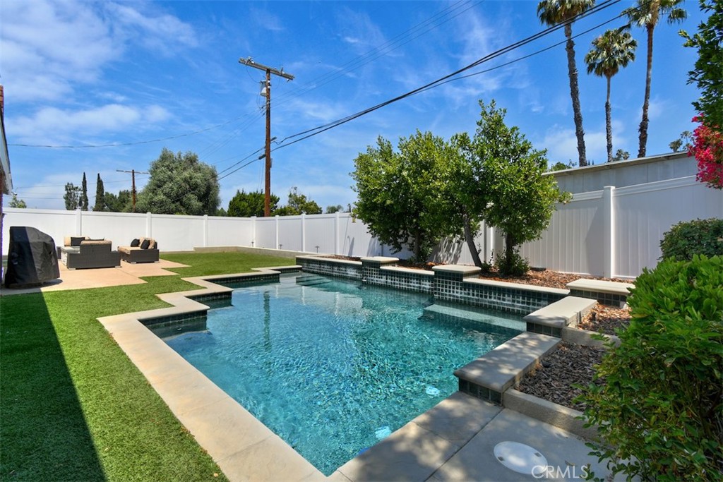 20717 Burbank Blvd