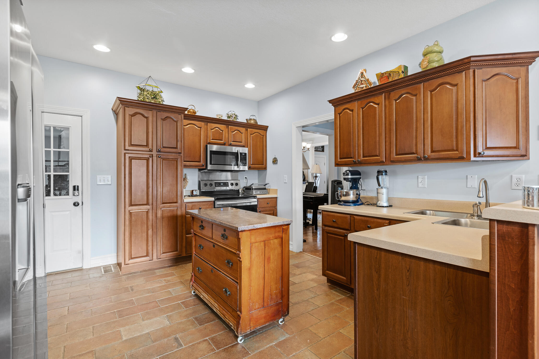 141 NE Peppertree Drive