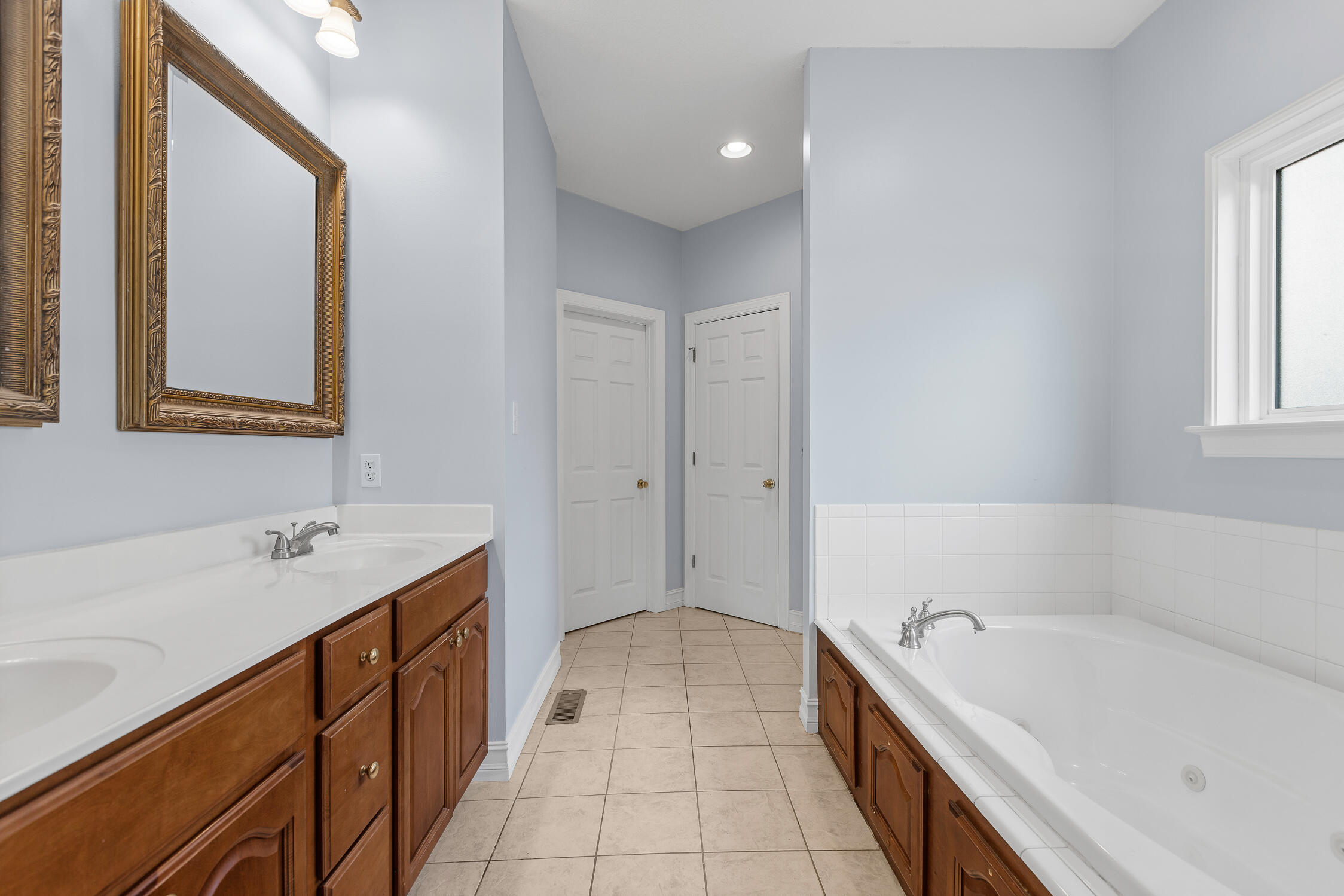 141 NE Peppertree Drive