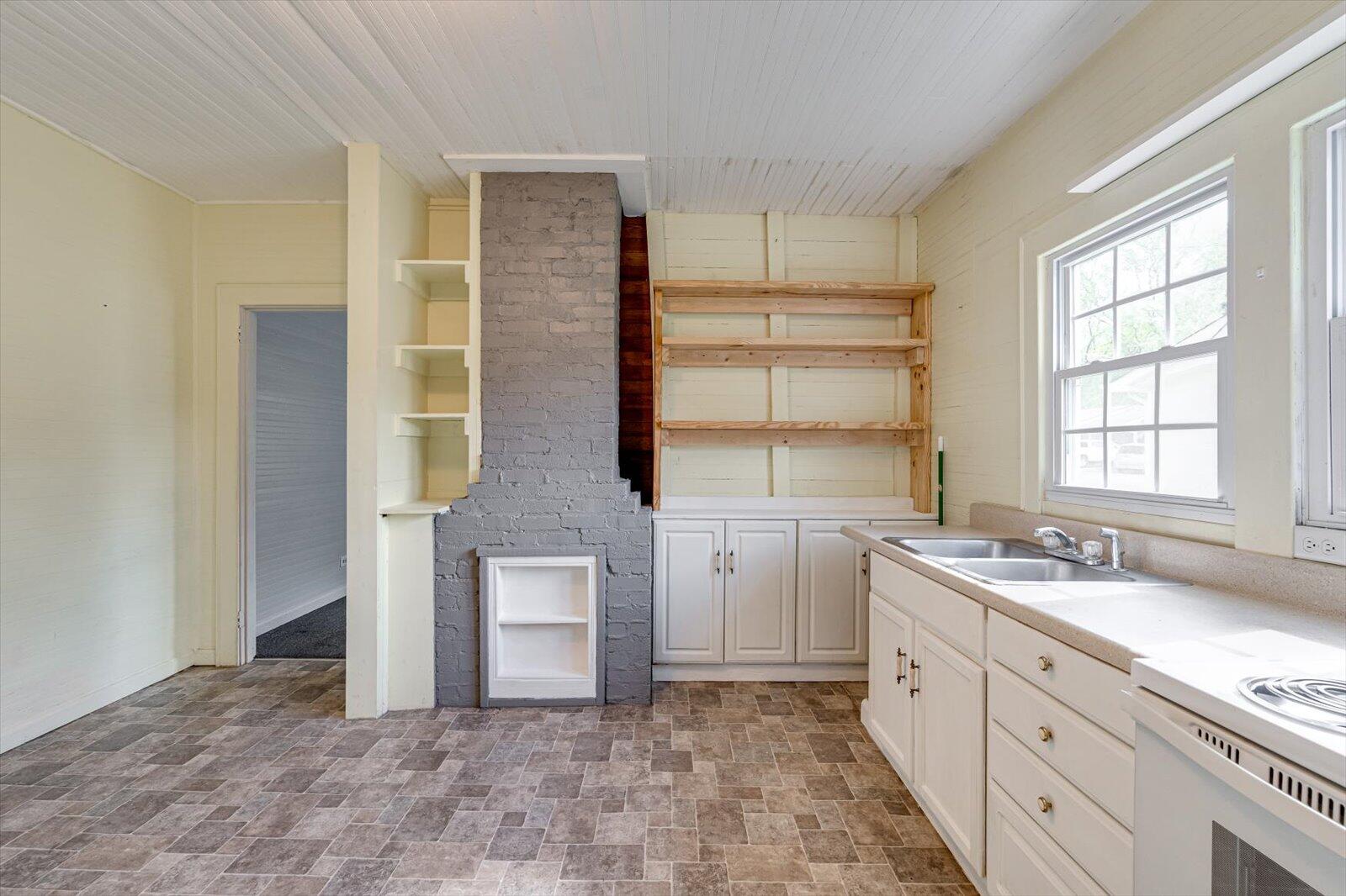 705 W 12th Street