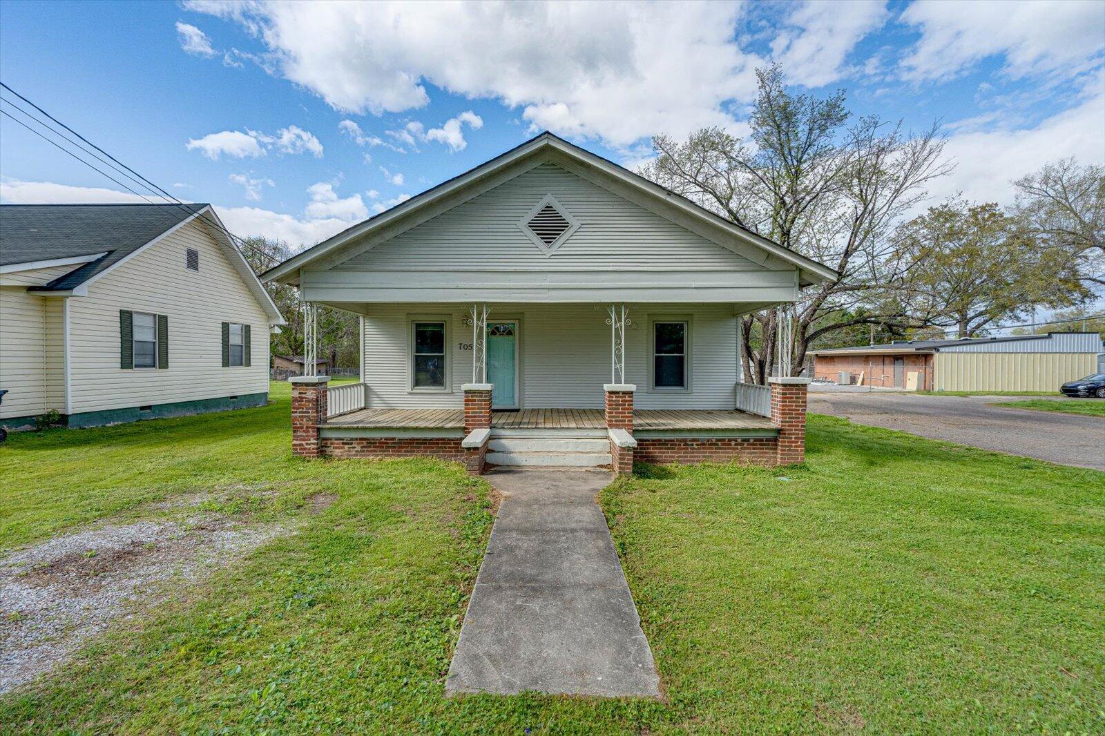 705 W 12th Street