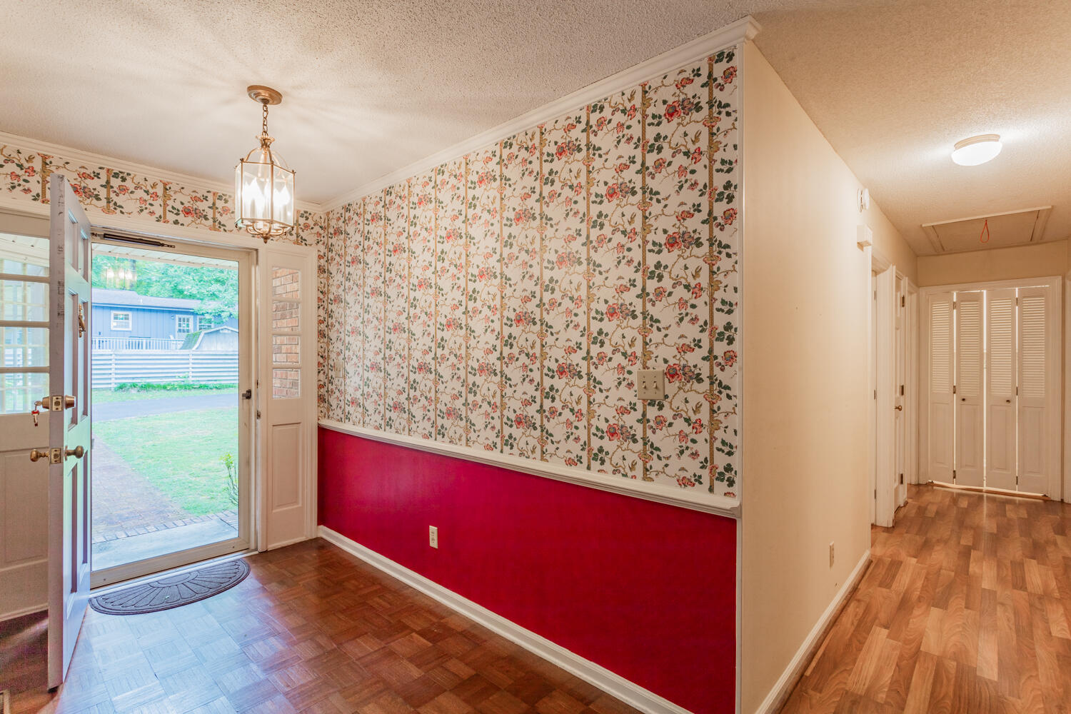 304 Dogwood Circle, LaFayette