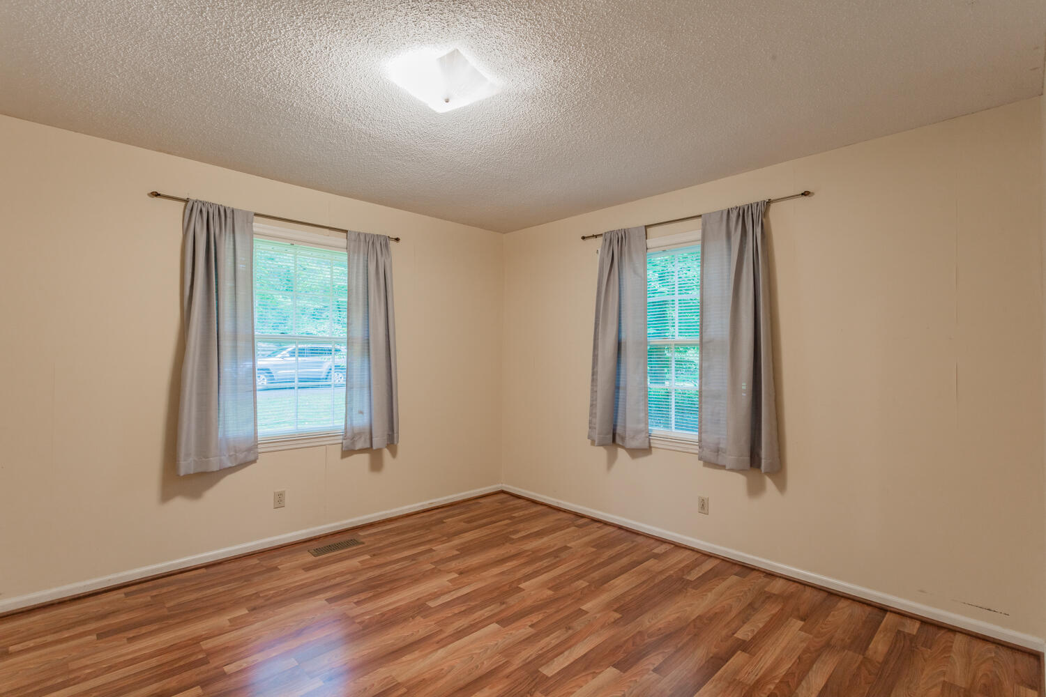 304 Dogwood Circle, LaFayette