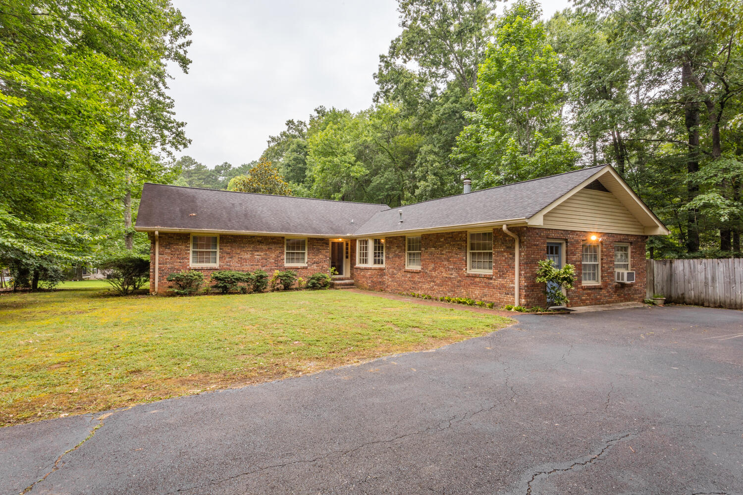 304 Dogwood Circle, LaFayette