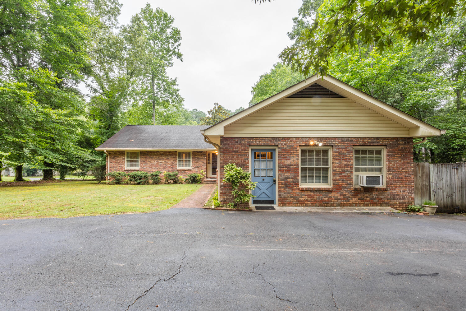 304 Dogwood Circle, LaFayette