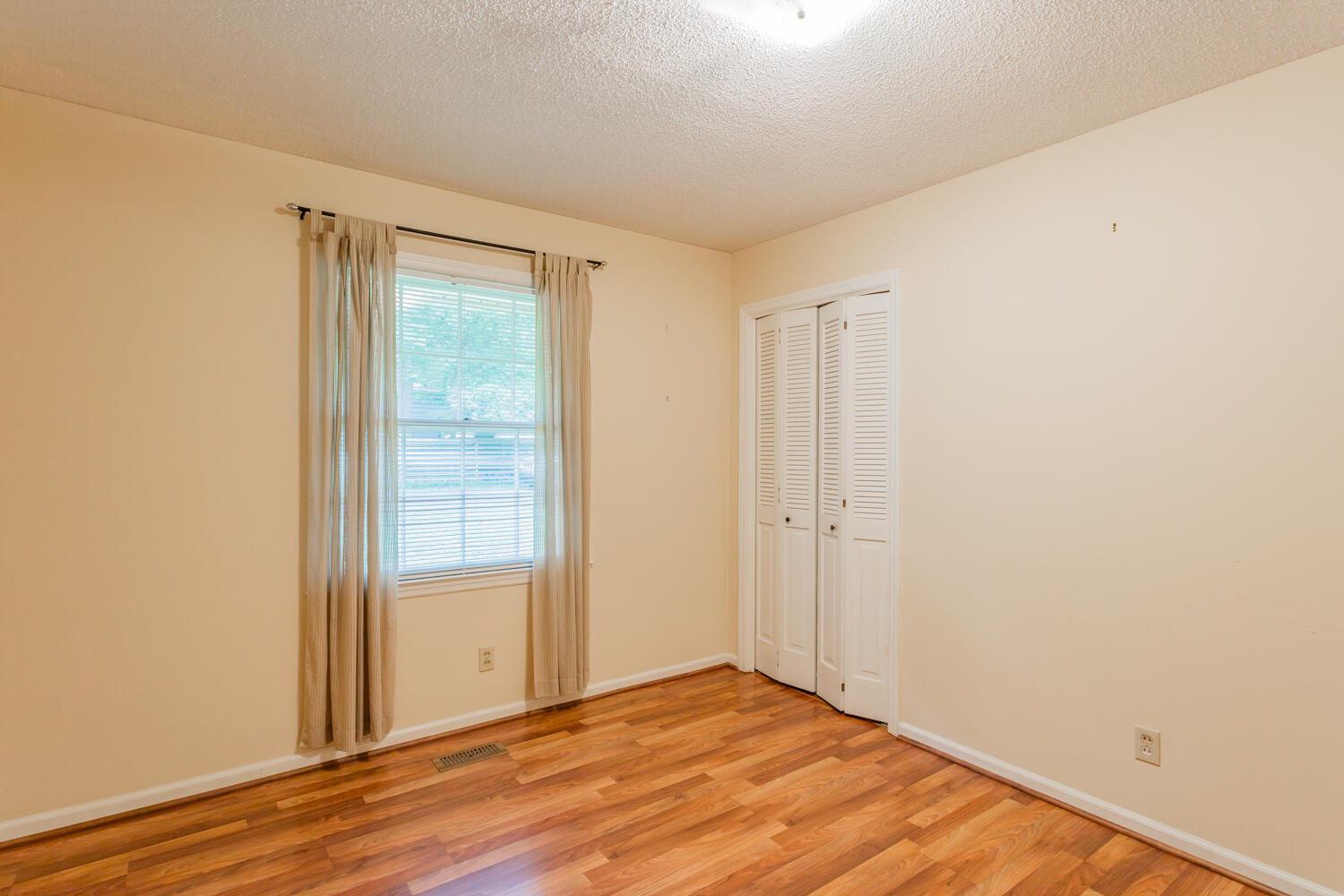 304 Dogwood Circle, LaFayette