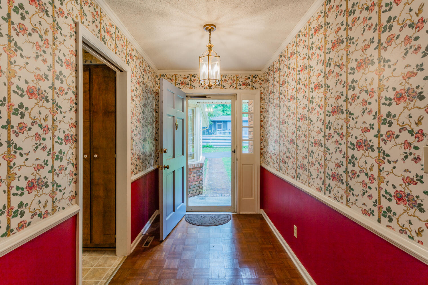 304 Dogwood Circle, LaFayette