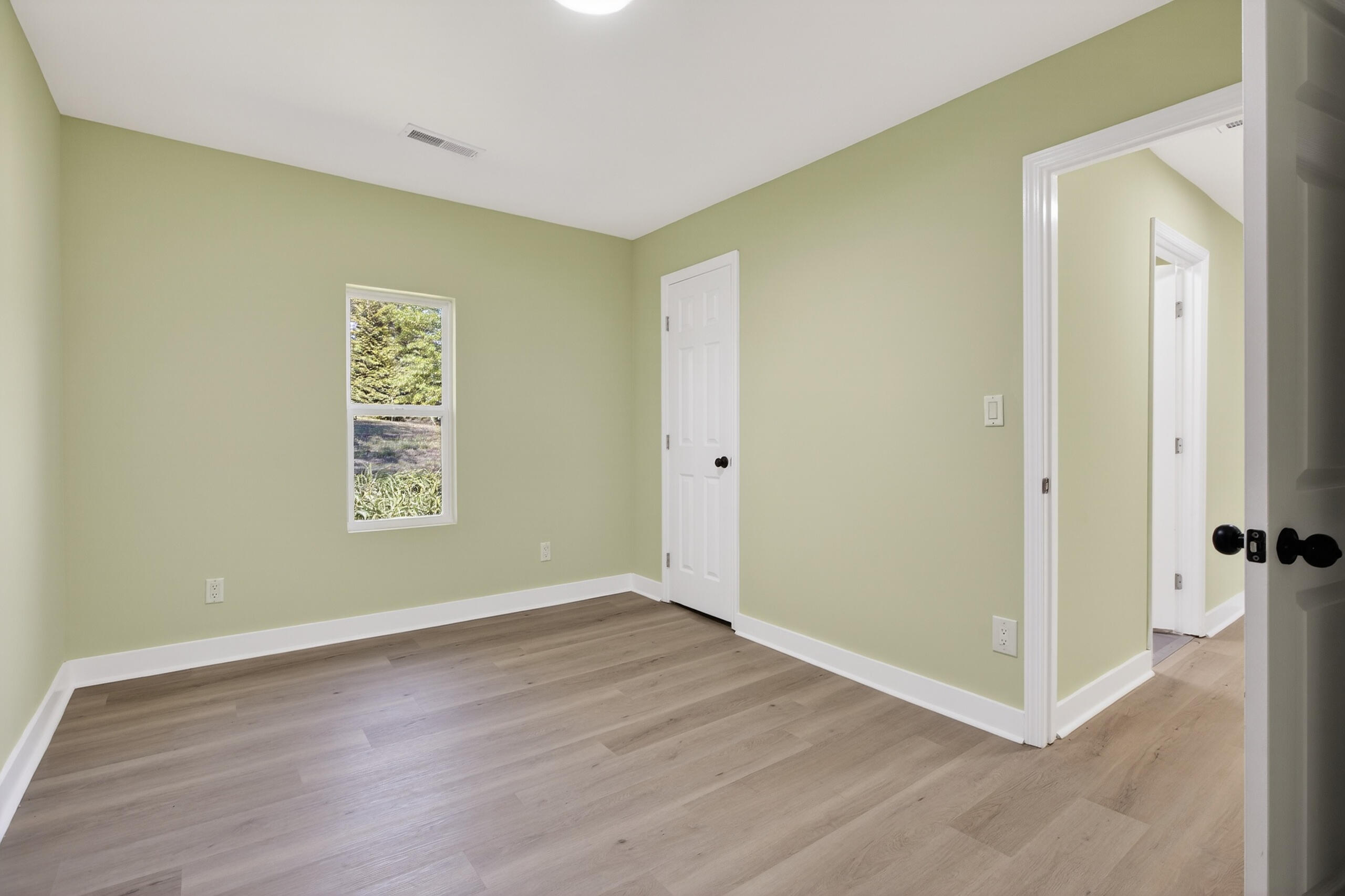 11119 London Lane