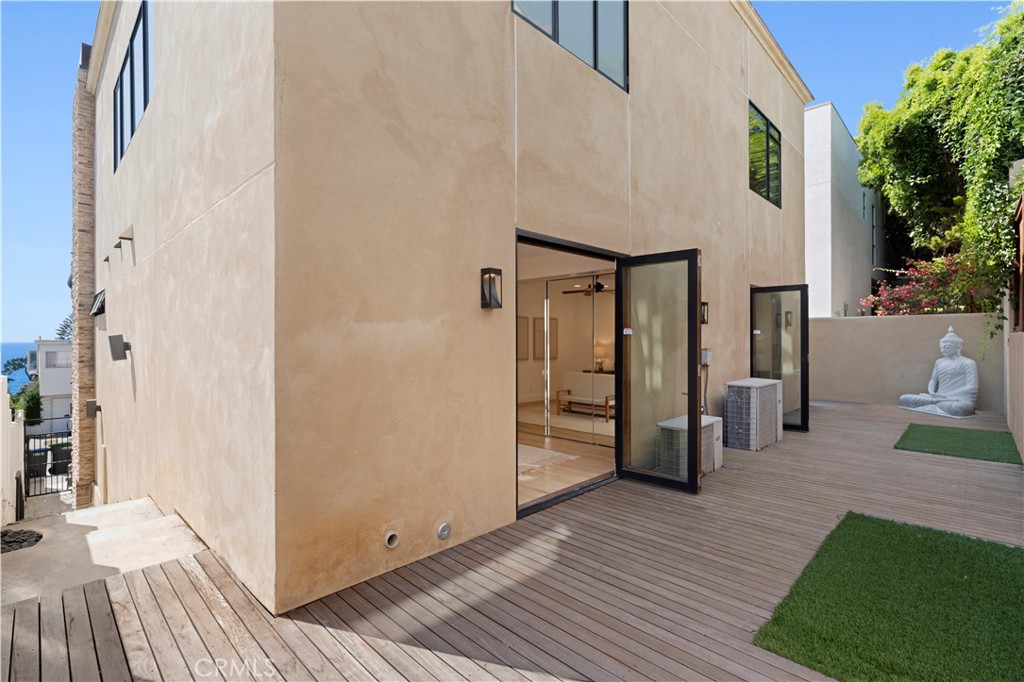163 Nyes Place
