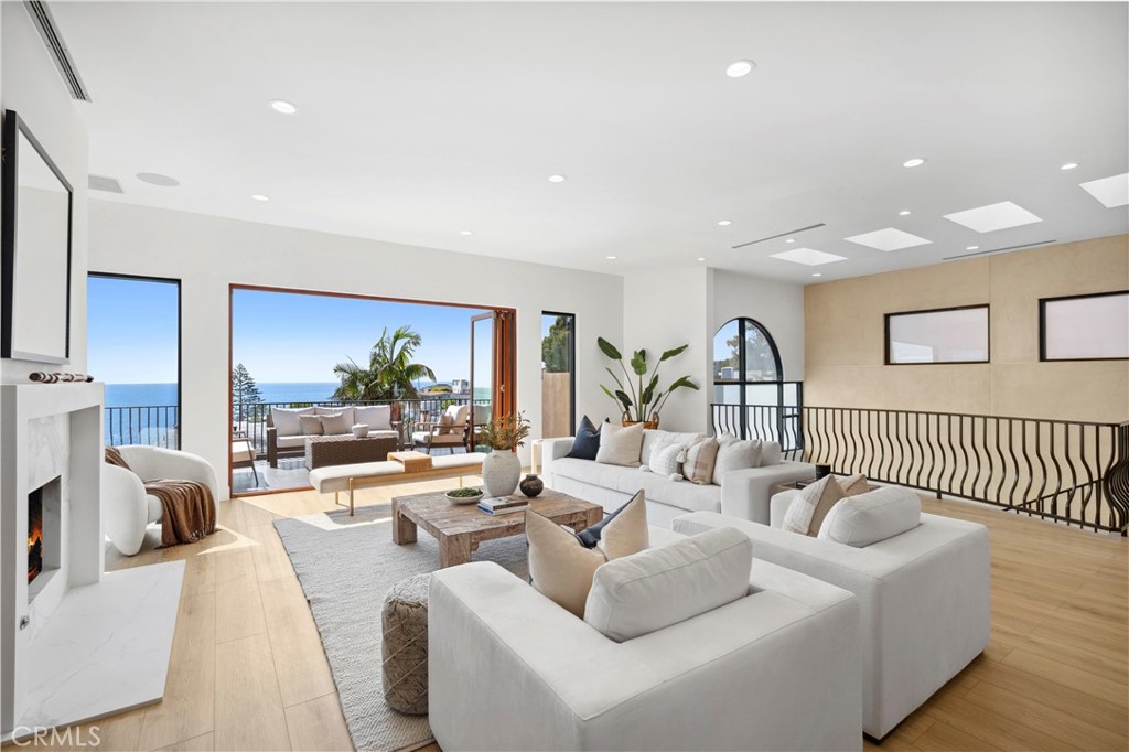 163 Nyes Place