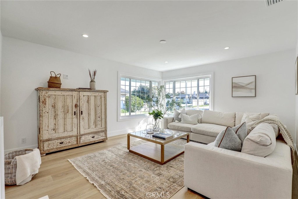 2046 Calvert