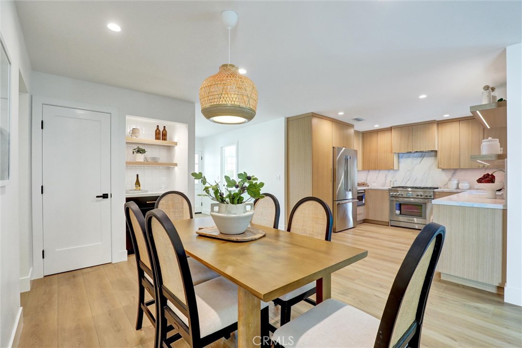 2046 Calvert