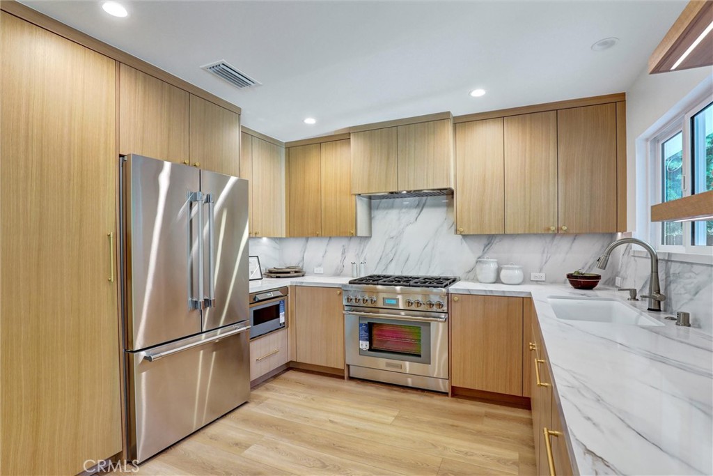 2046 Calvert