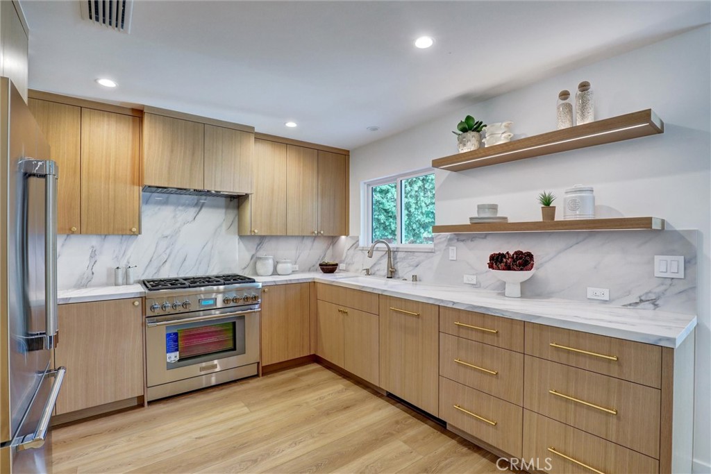 2046 Calvert