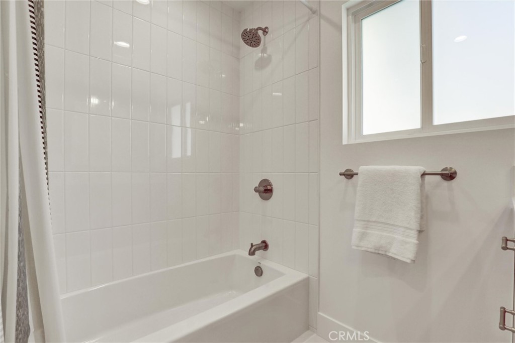 2046 Calvert