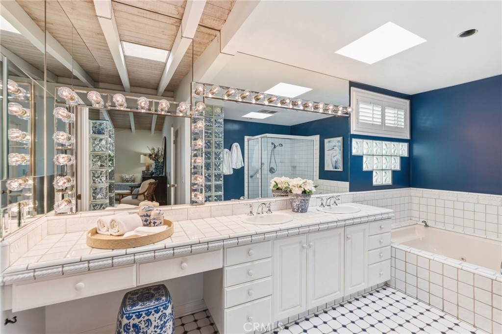 6910 W Oceanfront