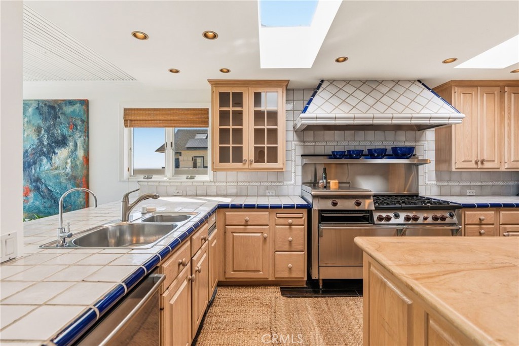 6910 W Oceanfront