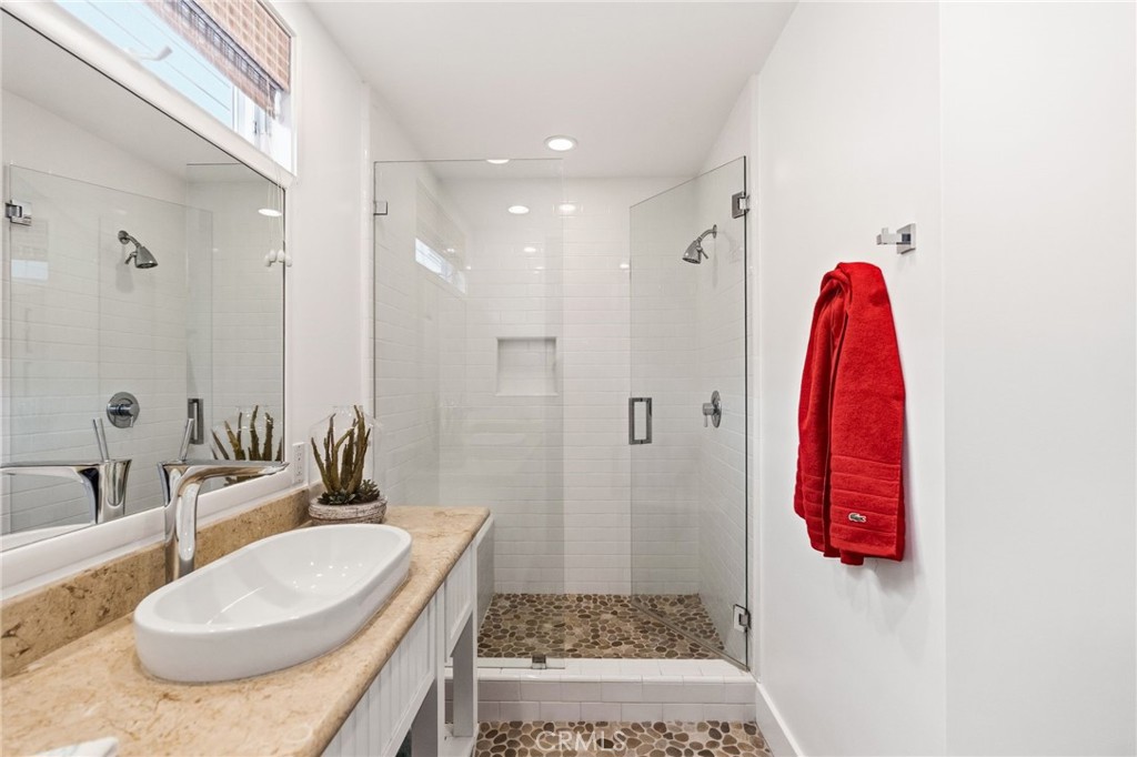 6910 W Oceanfront