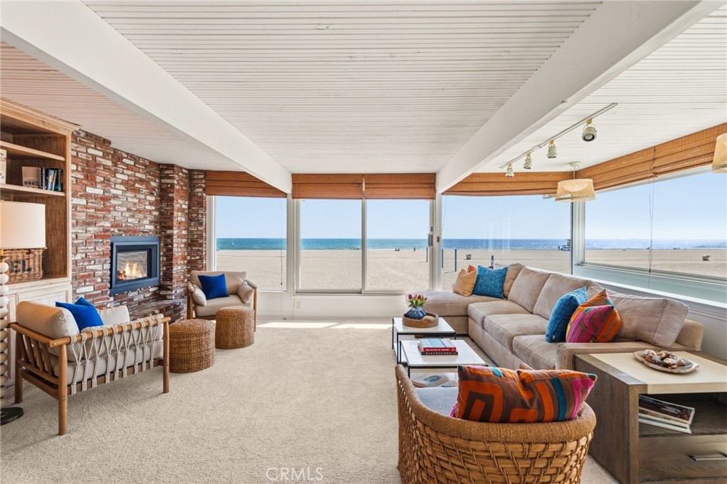 6910 W Oceanfront