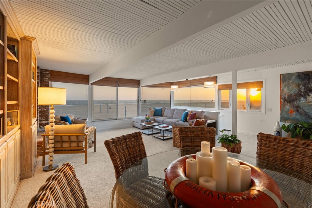 6910 W Oceanfront