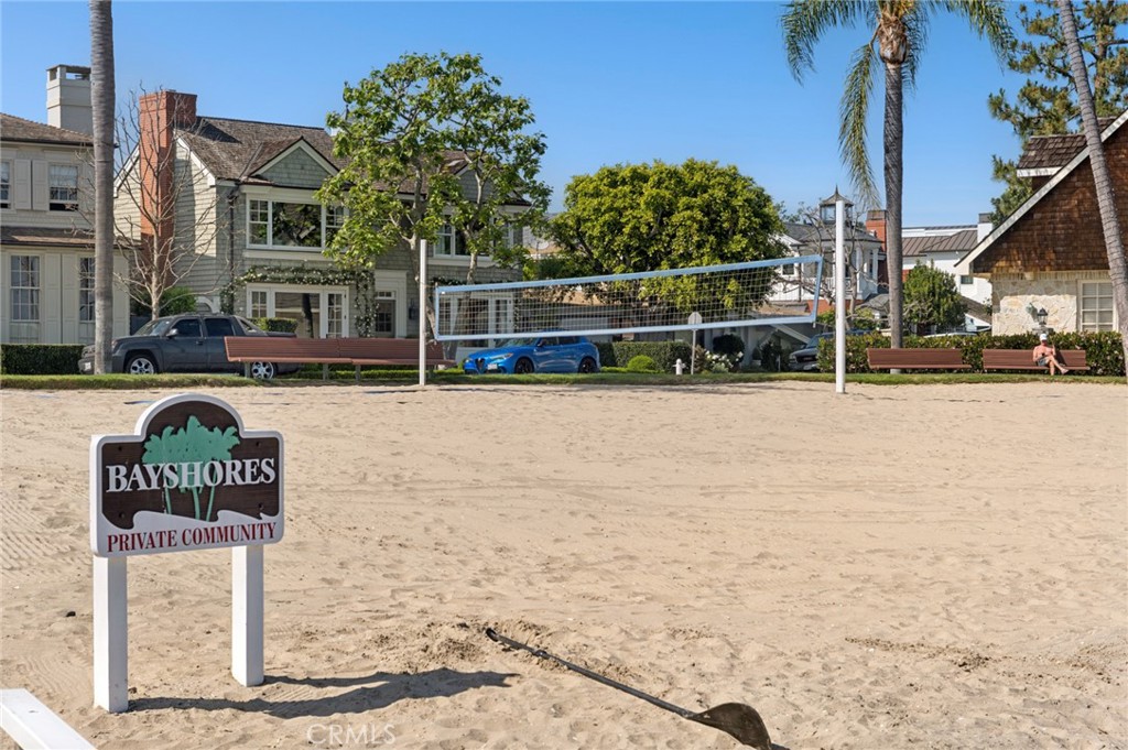 2572 Bayshore