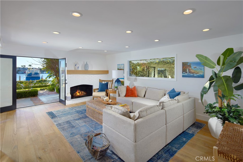 2572 Bayshore