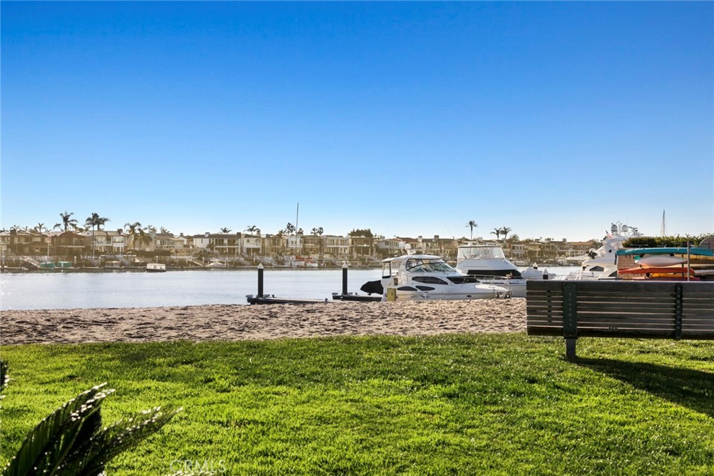 2572 Bayshore