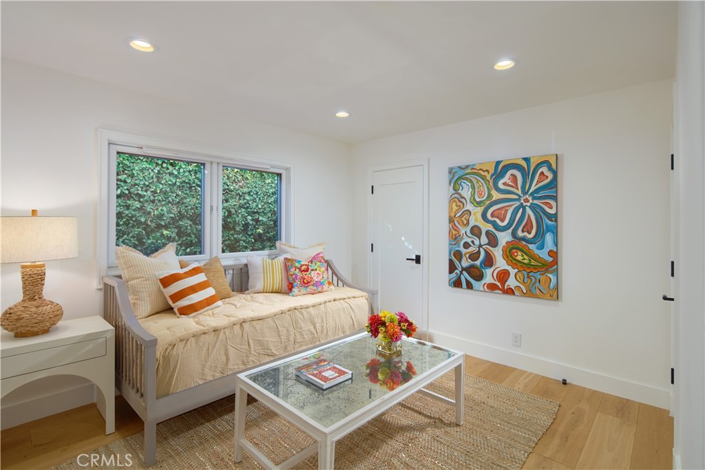 2572 Bayshore