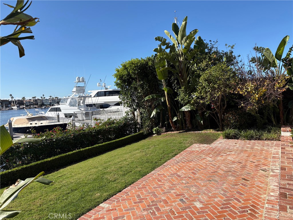 2572 Bayshore