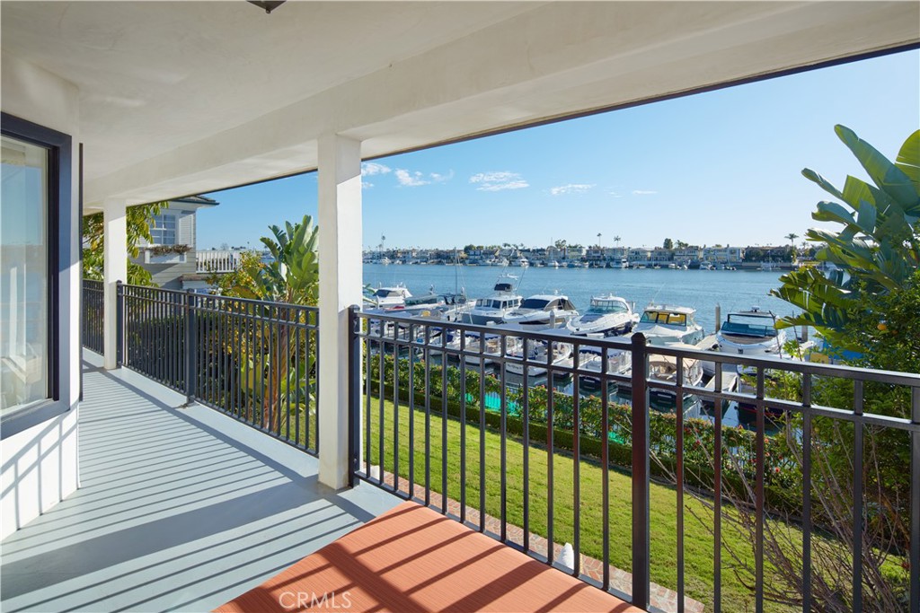 2572 Bayshore