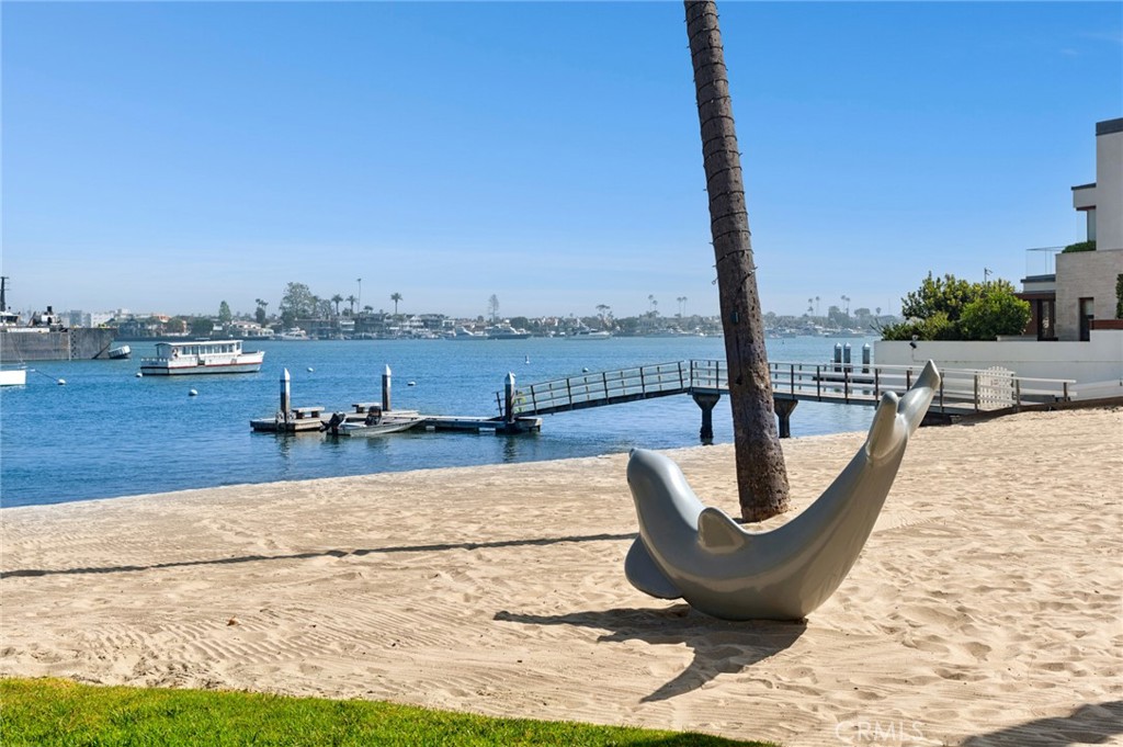 2572 Bayshore