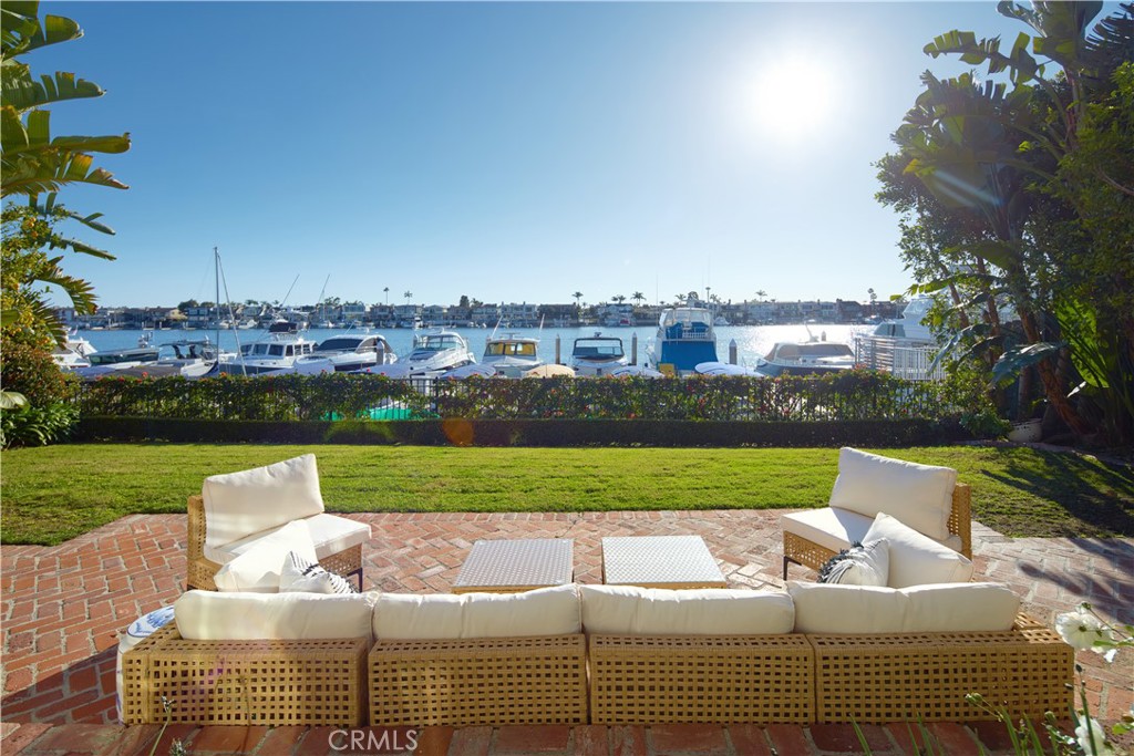 2572 Bayshore