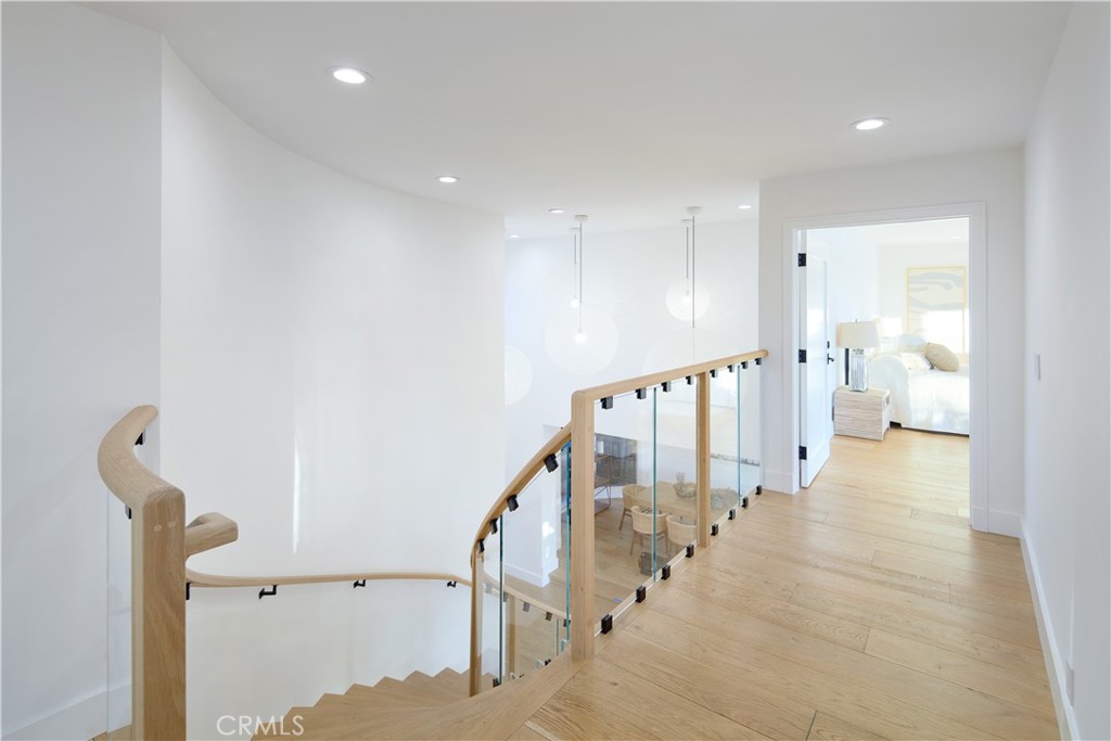 2572 Bayshore