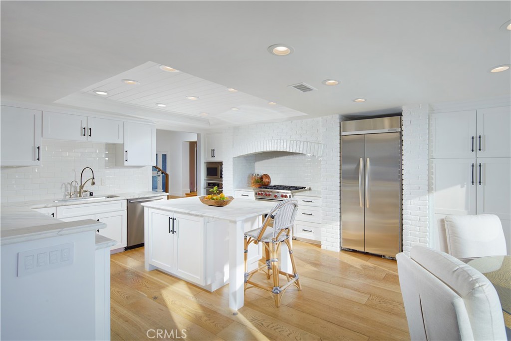 2572 Bayshore